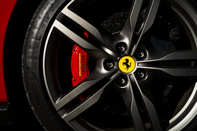“The Secret to Long-Lasting Tyre Shine: How to Choose the Best Tyre Polish”